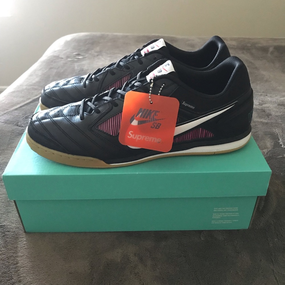 Supreme x Nike SB Gato (Black)